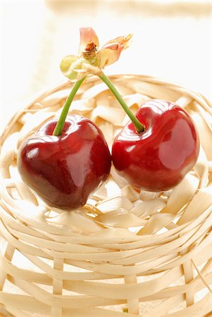 simsearch:825-05835910,k - cherries on upturned basket Stock Photo - Rights-Managed, Code: 825-05991044