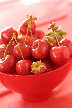 simsearch:825-05835910,k - bowl of summer fruit Stock Photo - Rights-Managed, Code: 825-05991045