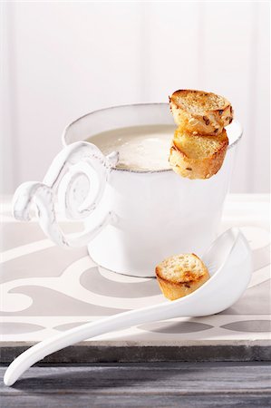 simsearch:825-06047811,k - Milk and onion soup with sesame seed croutons Stock Photo - Rights-Managed, Code: 825-06045741