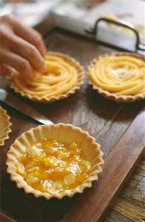 simsearch:652-03633165,k - Tarte melon pâtisserie fine Photographie de stock - Rights-Managed, Code: 825-06045943