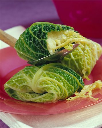 relleno (alimentación) - Cabbage Ballotin stuffed with celery and apples Foto de stock - Con derechos protegidos, Código: 825-06046009