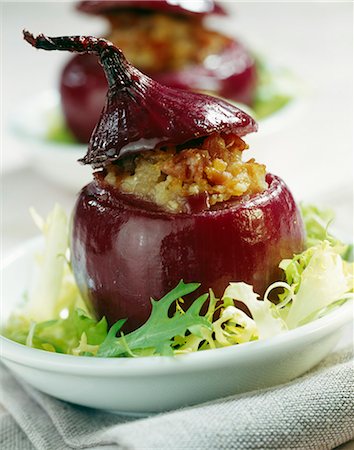 simsearch:825-05814817,k - Onions stuffed with raw ham and parmesan Foto de stock - Direito Controlado, Número: 825-06046013