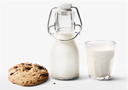 Milk and cookie for teatime Stock Photo - Rights-Managed, Code: 825-06046227