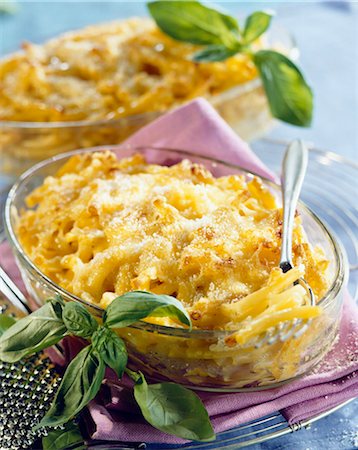 pasta gratin - Goat's cheese and mountain ham macaronis cheese-topped dish Stock Photo - Rights-Managed, Code: 825-06046249