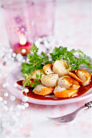 simsearch:825-03627225,k - Roast scallops with herbs and caramel sauce Stock Photo - Rights-Managed, Code: 825-06046305