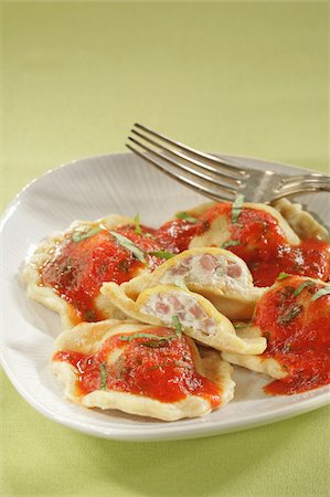 simsearch:825-06046684,k - Ravioli mit Serrano-Schinken Stockbilder - Lizenzpflichtiges, Bildnummer: 825-06046308