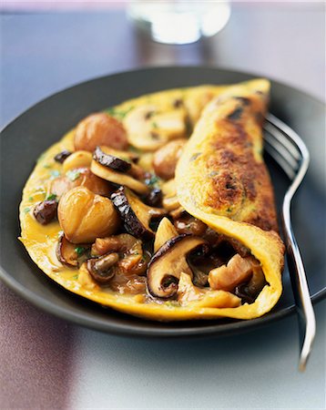Omelette aux champignon et châtaigne Photographie de stock - Rights-Managed, Code: 825-06046491
