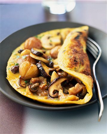 simsearch:825-06046491,k - Omelette aux champignon et châtaigne Photographie de stock - Rights-Managed, Code: 825-06046491