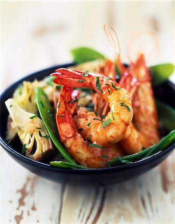 Shrimp,artichoke hearts and sugar pea salad Foto de stock - Con derechos protegidos, Código: 825-06046526