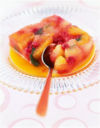 simsearch:825-06047962,k - Fresh fruit terrine Stock Photo - Rights-Managed, Code: 825-06046614
