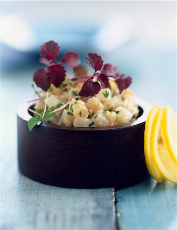 pez espada - Swordfish and scallop tartare Foto de stock - Con derechos protegidos, Código: 825-06046636