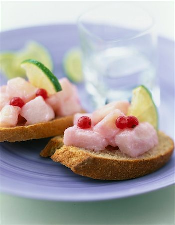 simsearch:652-03802580,k - Cod marinated with lime and redcurrants on sliced bread Stock Photo - Rights-Managed, Code: 825-06046639