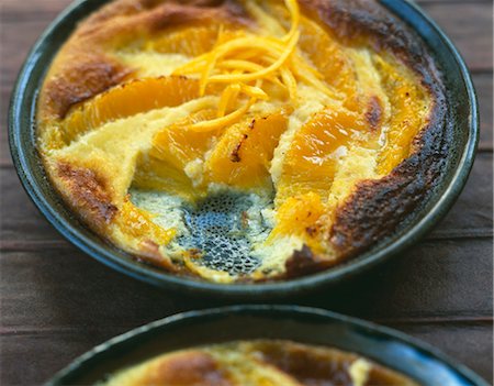 simsearch:652-03801064,k - Orange and ginger baked egg custard Foto de stock - Con derechos protegidos, Código: 825-06046688