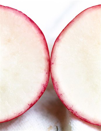 simsearch:825-07078253,k - Sliced pink radishes Stock Photo - Rights-Managed, Code: 825-06046718
