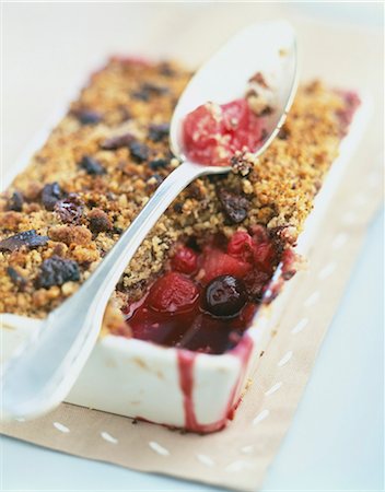 Summer fruit chocolate crumble Stock Photo - Rights-Managed, Code: 825-06046740