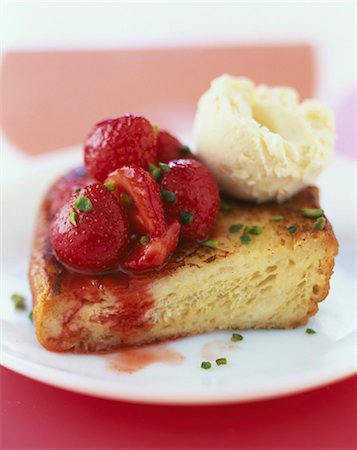 French toast with pan-fried strawberries and crushed pistachios Stock Photo - Rights-Managed, Code: 825-06046789