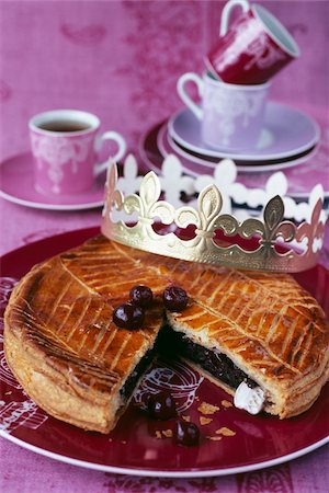 Frangipane and griotte sour cherry Galette des rois Fotografie stock - Rights-Managed, Codice: 825-06046801