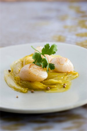 Scallops on a bed of chicory Stock Photo - Rights-Managed, Code: 825-06046890