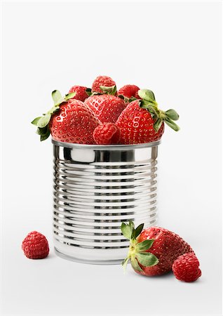 simsearch:825-07078371,k - Strawberries and raspberries in a can Stock Photo - Rights-Managed, Code: 825-06047075