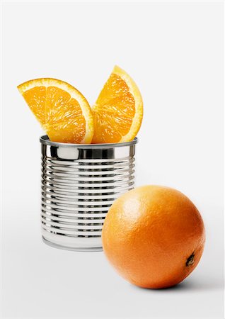 simsearch:825-07078225,k - Sliced oranges in a can Foto de stock - Con derechos protegidos, Código: 825-06047076