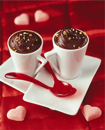 dúo - Almond-flavored chocolate mousse Foto de stock - Con derechos protegidos, Código: 825-06047157