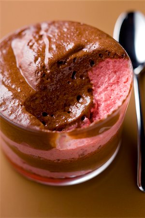 strawberry mousse - Chocolate and strawberry mousse Stock Photo - Rights-Managed, Code: 825-06047284