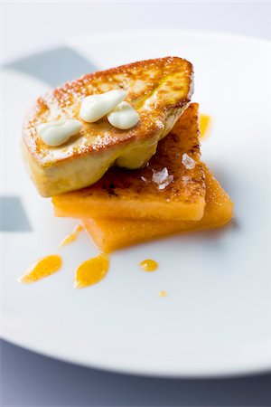 simsearch:825-07652846,k - Foie gras poêlé avec des carrés de melon grillées Photographie de stock - Rights-Managed, Code: 825-06047282