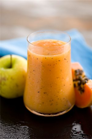 simsearch:825-06047364,k - Passionfruit,papaya and apple smoothie Stock Photo - Rights-Managed, Code: 825-06047368