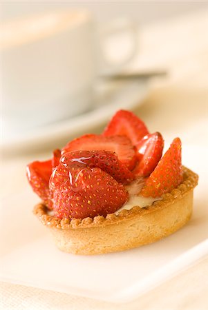 strawberry tartlet - Strawberry tartlet Stock Photo - Rights-Managed, Code: 825-06047444
