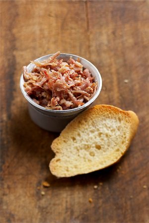 simsearch:825-05814216,k - Jambon cru en pot Photographie de stock - Rights-Managed, Code: 825-06047496