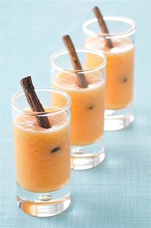 simsearch:652-03803733,k - Soupe de melon à la réglisse Photographie de stock - Rights-Managed, Code: 825-06047602