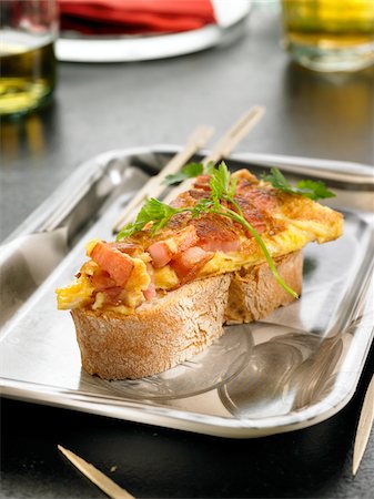 simsearch:825-05814216,k - Pancetta omelette sandwichs Photographie de stock - Rights-Managed, Code: 825-06047701