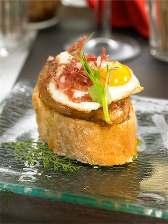 simsearch:652-03802768,k - Spanish ham,foie gras and  quail's egg open sandwich Foto de stock - Con derechos protegidos, Código: 825-06047715