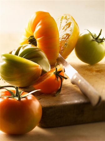 simsearch:825-07649238,k - Slicing old-fashioned tomatoes Stock Photo - Rights-Managed, Code: 825-06047855