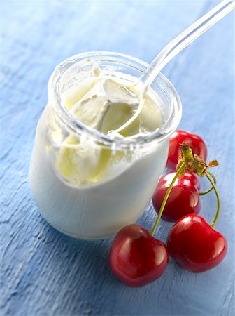 simsearch:825-05991066,k - Open yoghurt in a glass pot and cherries Fotografie stock - Rights-Managed, Codice: 825-06047862