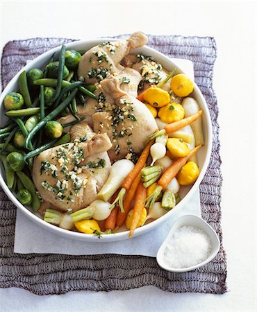 simsearch:652-03801270,k - Chicken with vegetables Foto de stock - Con derechos protegidos, Código: 825-06047921