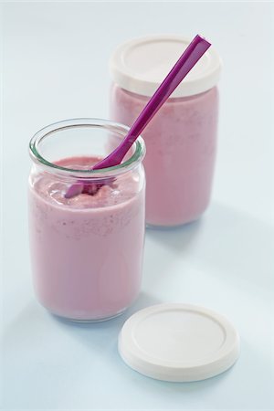 simsearch:825-05991066,k - Blackberry yoghurts in a glass pots Fotografie stock - Rights-Managed, Codice: 825-06047940