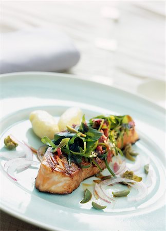 Grilled salmon with Shoyu and seaweed salad Stock Photo - Rights-Managed, Code: 825-06048021