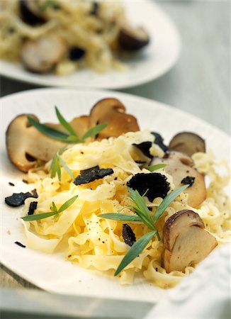 Pasta with truffles and mushrooms Foto de stock - Con derechos protegidos, Código: 825-06048040