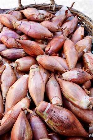 shallot - Basket of shallots Stock Photo - Rights-Managed, Code: 825-06048118