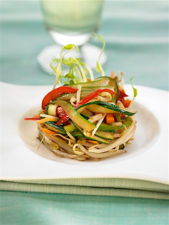 simsearch:652-05809036,k - Sauteed beansprouts and vegetables Foto de stock - Con derechos protegidos, Código: 825-06048291