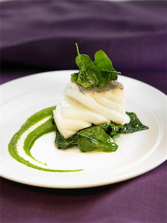 simsearch:652-03800443,k - Cod with spinach Foto de stock - Con derechos protegidos, Código: 825-06048322