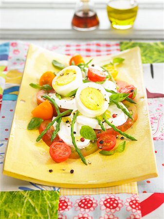 simsearch:825-03628821,k - Tomaten, Mozzarella, hart gekochte Eier und grünem Spargel-Salat Stockbilder - Lizenzpflichtiges, Bildnummer: 825-06048418