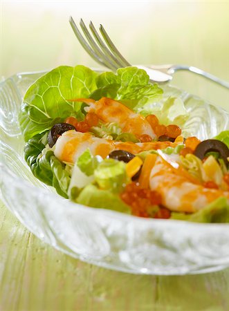 simsearch:652-05807374,k - Salade de crevettes, saumon roe et olive Photographie de stock - Rights-Managed, Code: 825-06048875