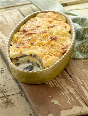 simsearch:825-05811460,k - Mushroom Gratin dauphinois Foto de stock - Con derechos protegidos, Código: 825-06048877