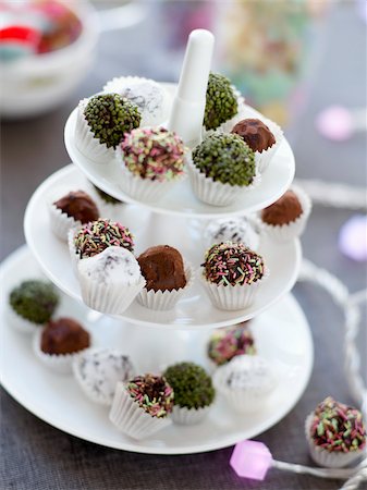 finger foods presentation - Assorted chocolate truffles Stock Photo - Rights-Managed, Code: 825-06049004
