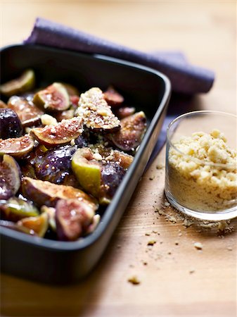 Roast figs with crushed Spéculos biscuits Stock Photo - Rights-Managed, Code: 825-06049086