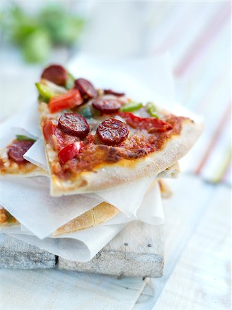 food selective focus - Pepperoni and green pepper pizza Stock Photo - Rights-Managed, Code: 825-06049090