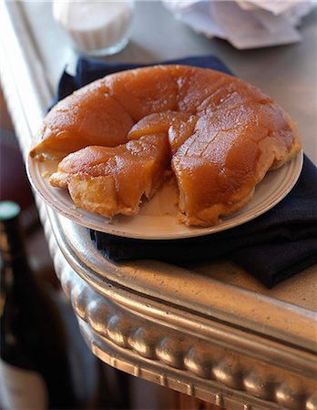 pastry bar - Tarte Tatin Stock Photo - Rights-Managed, Code: 825-06049235