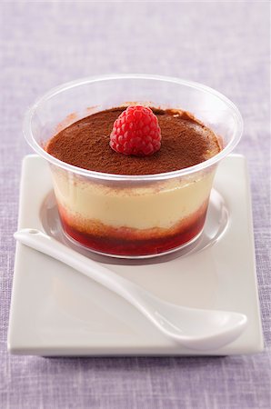 simsearch:825-05836955,k - Tiramisu framboise Photographie de stock - Rights-Managed, Code: 825-06049292